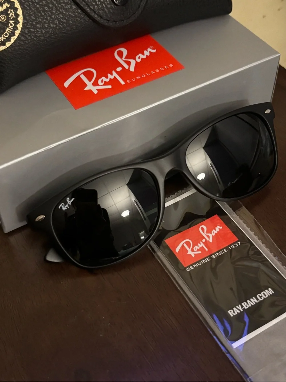 BNIB Raybans RB2132 black wayfarer